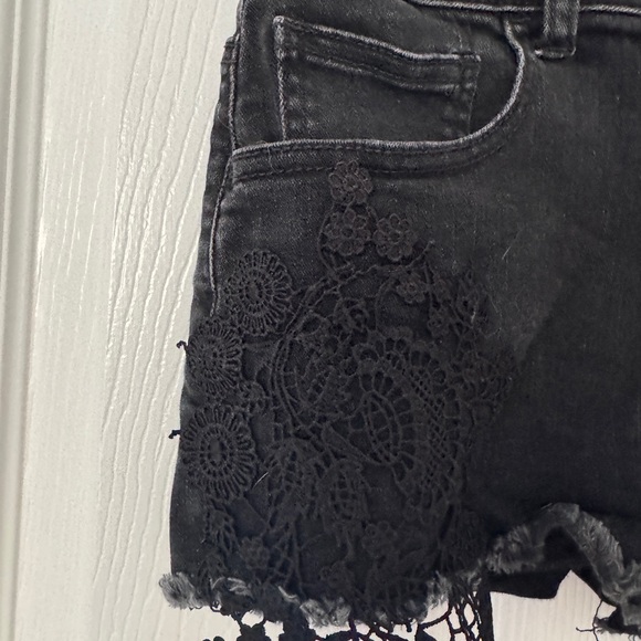 American Eagle Outfitters Black Jean Shorts Distressed Hem - Picture 2 of 5